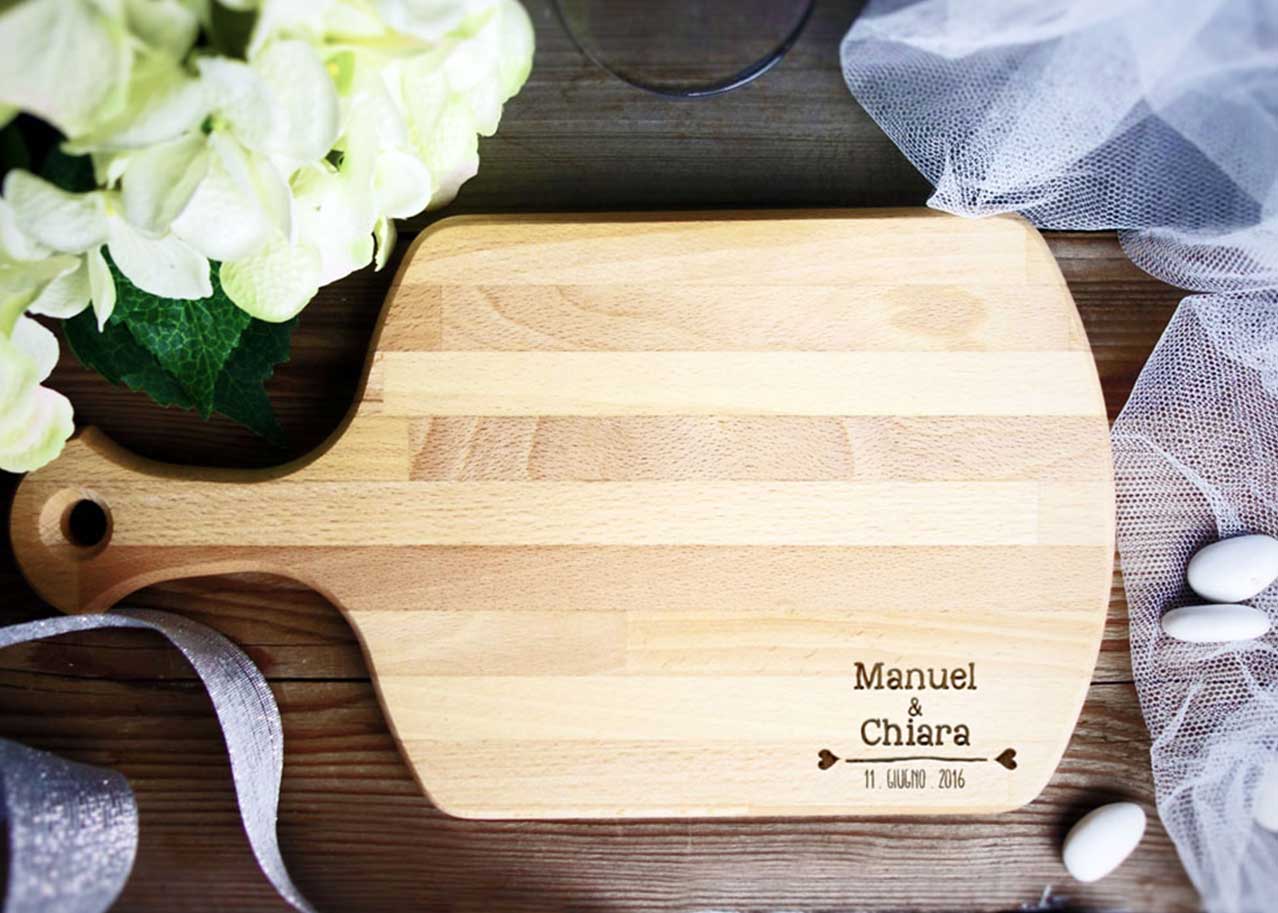 taglieri personalizzati in legno bomboniera