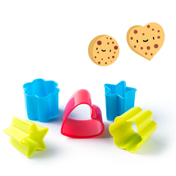 Per i tuoi bimbi divertiti a cucinare tanti biscotti con KENZZO, il set di stampini in tante forme!