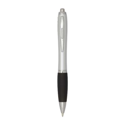 NASH - Penna a sfera in plastica riciclata certificata RCS con fusto argentato e impugnatura colorata 