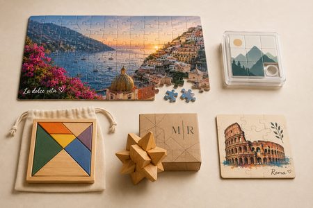 Puzzle personalizzati di modelli diversi su sfondo neutro